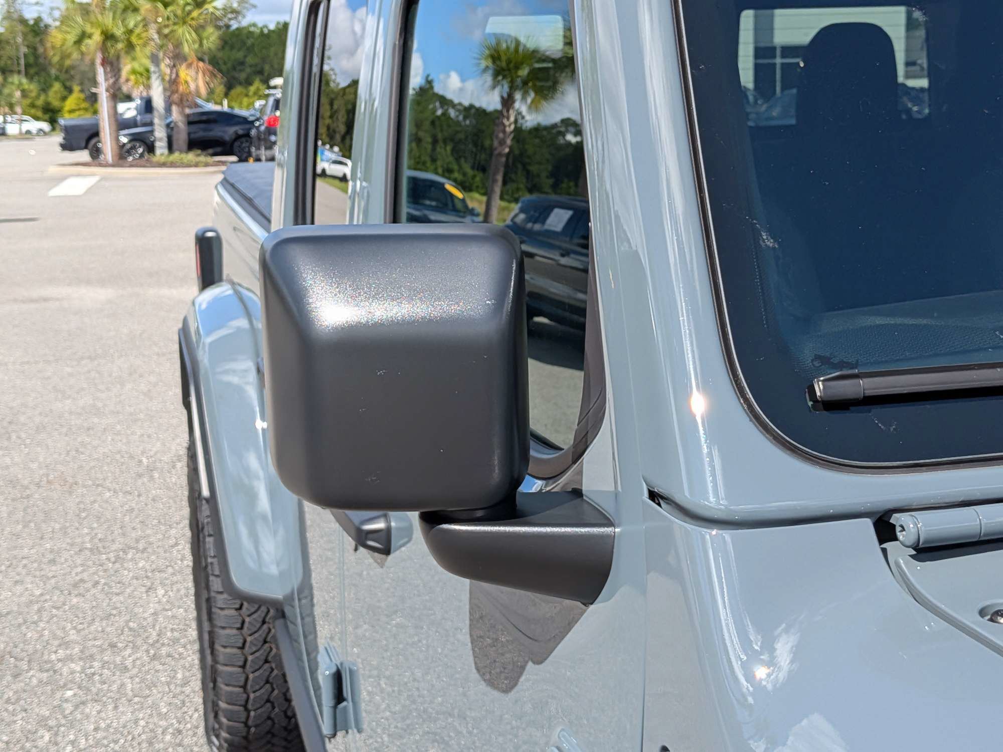 Used 2025 Jeep Gladiator Sport AWD/4WD image 12