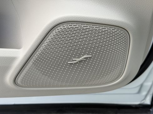Used 2025 Mercedes-Benz GLB 250 image 20