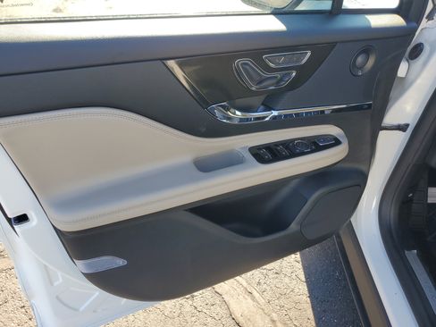 New 2025 Lincoln Corsair Reserve w/ Equipment Group 202A image 8