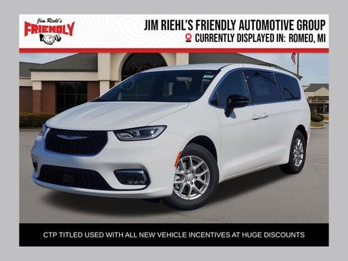 New 2026 Chrysler Pacifica Select image 1