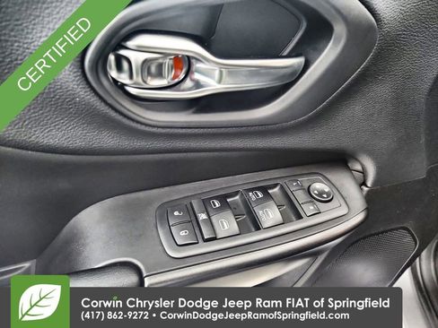 Used 2019 Jeep Cherokee Trailhawk w/ Comfort/Convenience Group image 21