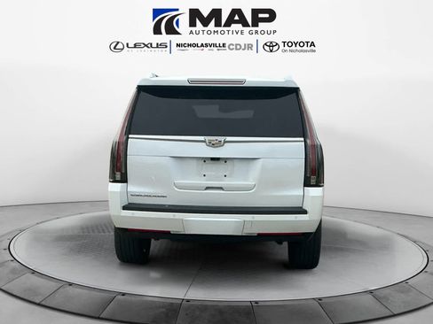 Used 2017 Cadillac Escalade Premium Luxury AWD/4WD image 4