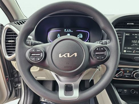 Used 2025 Kia Soul LX image 19