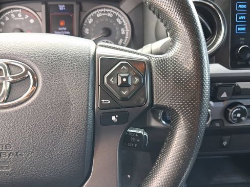 Used 2016 Toyota Tacoma TRD Sport w/ Towing Package AWD/4WD image 20