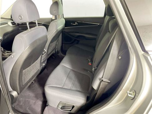 Used 2018 Kia Sorento AWD image 11