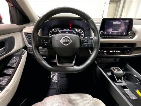 Used 2025 Nissan Rogue SV AWD/4WD image 5