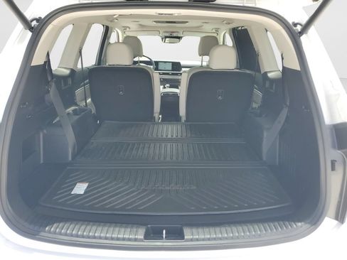Used 2025 Kia Telluride EX w/ EX Captain's Chair Package AWD/4WD image 12