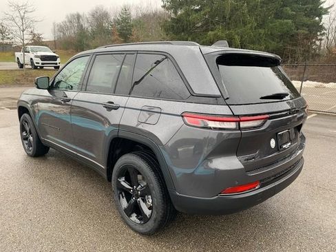 New 2025 Jeep Grand Cherokee Altitude AWD/4WD image 3