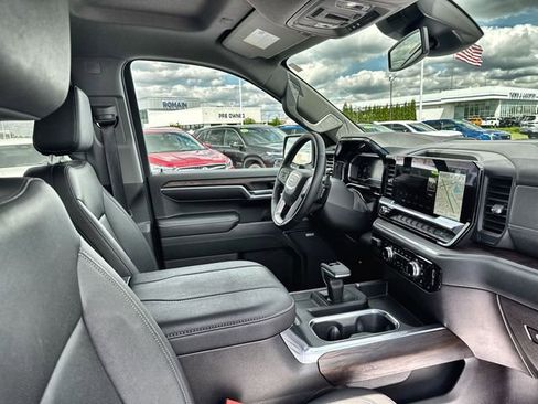 Used 2023 GMC Sierra 1500 SLT w/ SLT Premium Plus Package AWD/4WD image 17