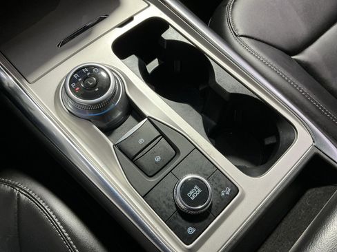 Used 2022 Ford Explorer XLT w/ Equipment Group 202A AWD/4WD image 23