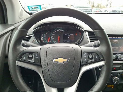 Used 2020 Chevrolet Trax LT w/ LT Convenience Package image 19