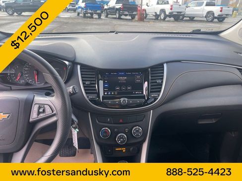 Used 2021 Chevrolet Trax LS w/ Tint and Cruise Package image 11