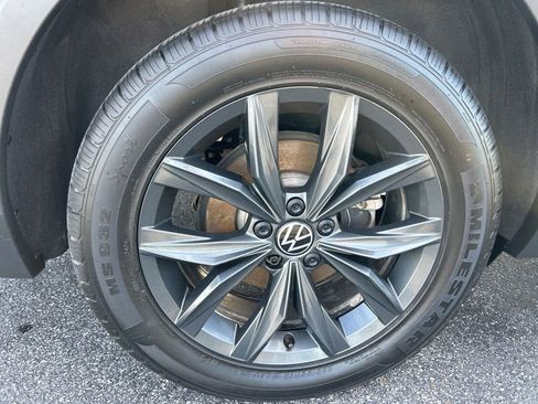 Used 2024 Volkswagen Tiguan SE FWD image 33
