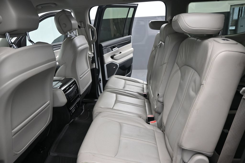 Used 2022 Jeep Wagoneer Series I AWD/4WD image 15