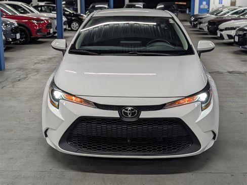 Used 2021 Toyota Corolla LE image 2