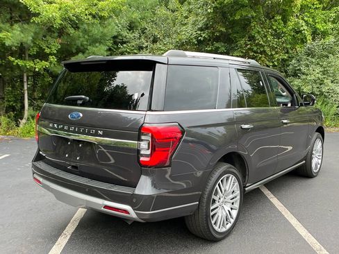 Used 2024 Ford Expedition Limited AWD/4WD image 5