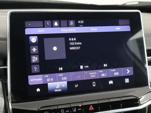 New 2024 Jeep Compass Latitude image 29