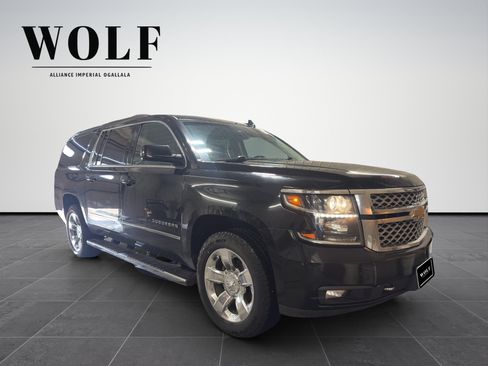 Used 2017 Chevrolet Suburban LT w/ LT Signature Package AWD/4WD image 8