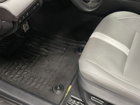 Certified 2025 Toyota Camry SE FWD image 17