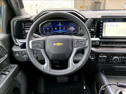 Used 2024 Chevrolet Silverado 2500 LTZ w/ LTZ Convenience Package AWD/4WD image 4