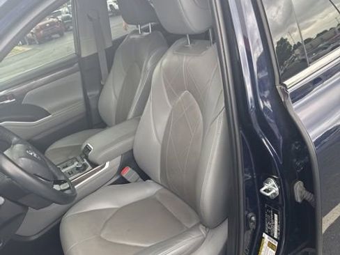 Used 2021 Toyota Highlander Platinum image 9