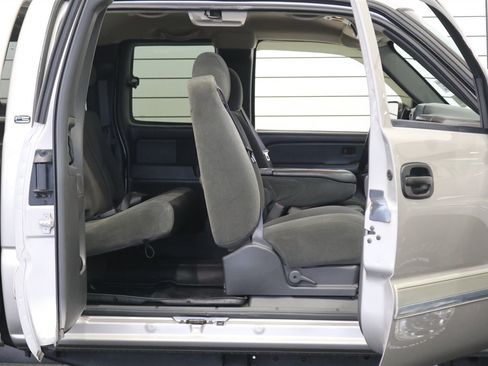 Used 2005 Chevrolet Silverado 2500 LS w/ Heavy-Duty Power Package image 49