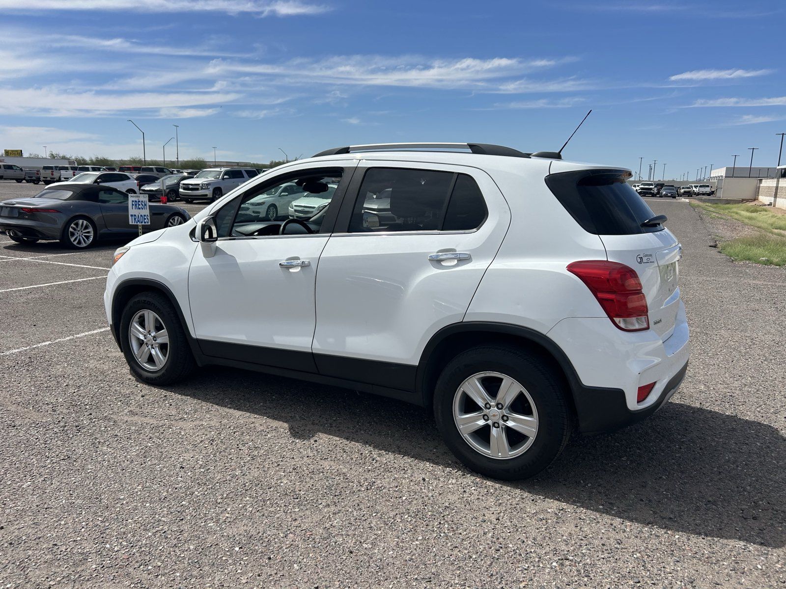 Used 2018 Chevrolet Trax LT w/ LT Convenience Package FWD image 3