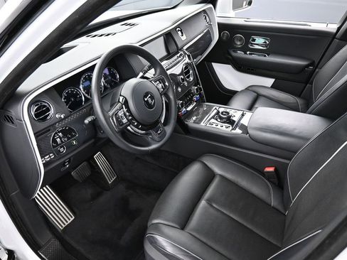 Certified 2021 Rolls-Royce Cullinan Black Badge image 4