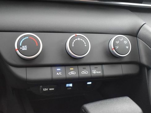 Used 2025 Hyundai Elantra SE FWD image 16