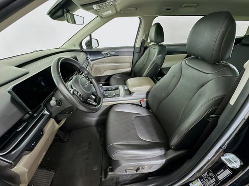 Used 2025 Kia Carnival FWD image 13