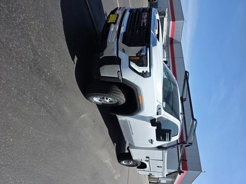 New 2024 GMC Sierra 2500 Pro w/ Convenience Package image 16