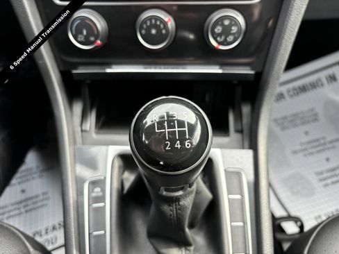 Used 2019 Volkswagen Golf Alltrack S image 2