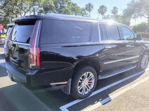 Used 2016 Chevrolet Suburban LTZ RWD image 6