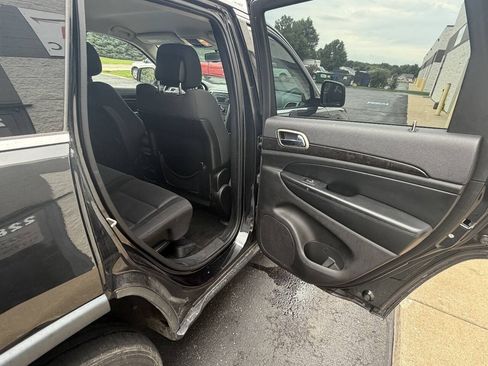 Used 2012 Jeep Grand Cherokee Laredo AWD/4WD image 13