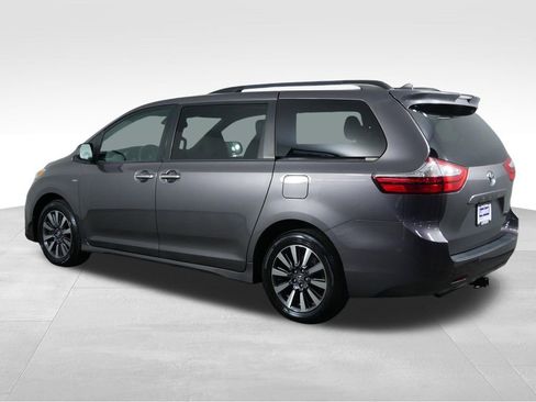 Used 2019 Toyota Sienna XLE Premium w/ Carpet Mat Package AWD/4WD image 8