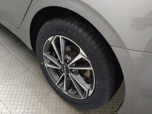 Used 2024 Kia Forte LXS FWD image 31