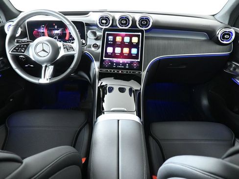 Used 2025 Mercedes-Benz GLC 350e 4MATIC image 4