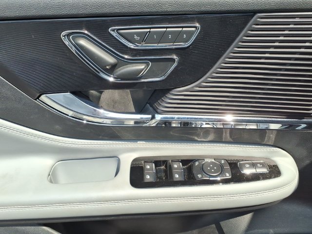 Used 2022 Lincoln Corsair Reserve w/ Towing Package AWD/4WD image 11