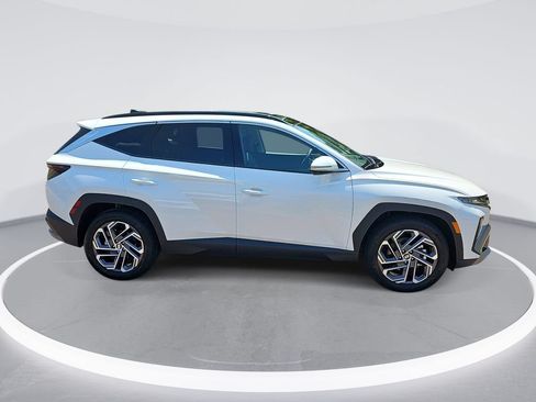Certified 2025 Hyundai Tucson Limited FWD image 4