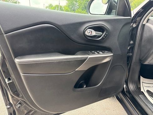 Used 2019 Jeep Cherokee Limited w/ Trailer Tow Group AWD/4WD image 19