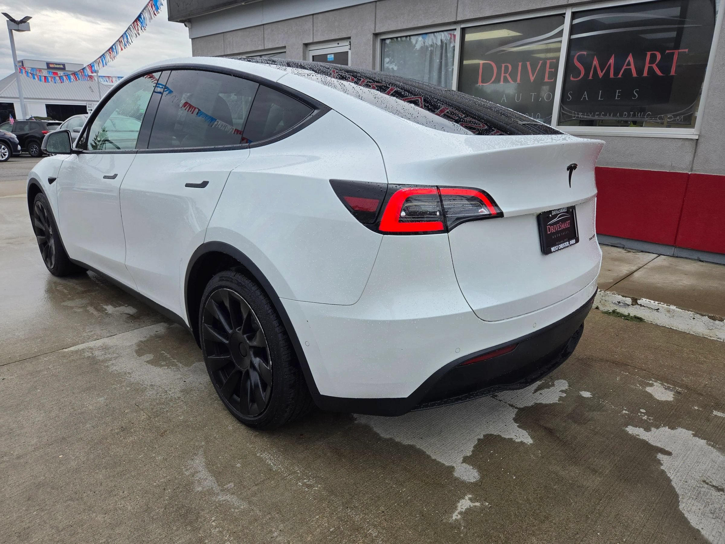 Used 2021 Tesla Model Y Long Range AWD/4WD image 3
