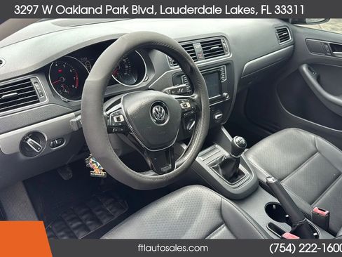 Used 2017 Volkswagen Jetta SE FWD image 21