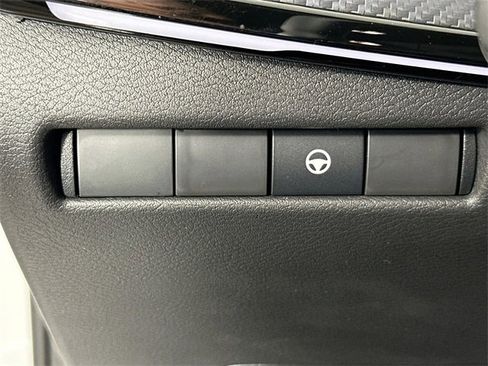 Used 2025 Nissan Kicks SR image 21