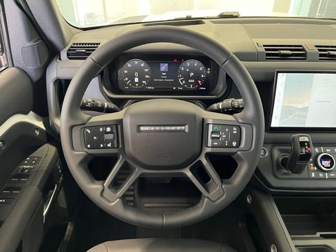 Used 2025 Land Rover Defender 110 X-Dynamic SE image 3