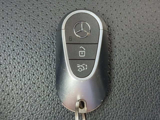 Used 2025 Mercedes-Benz GLC 300 image 33