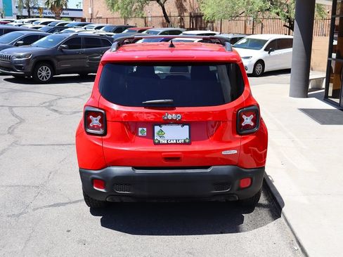 Used 2018 Jeep Renegade Latitude FWD image 10