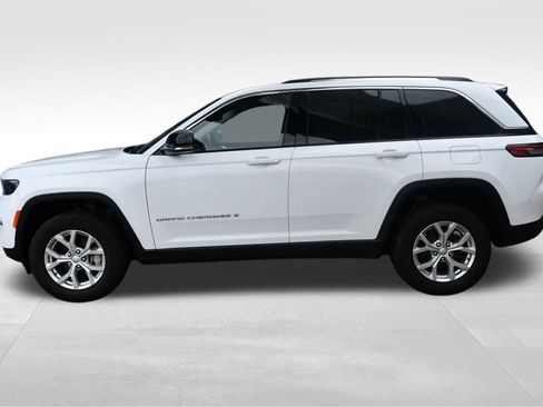 Used 2023 Jeep Grand Cherokee Limited AWD/4WD image 3