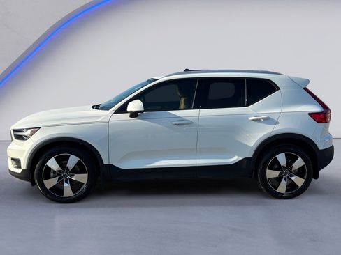 Used 2020 Volvo XC40 T5 Momentum w/ Protection Package Premier image 12