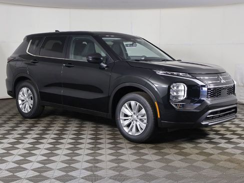 New 2026 Mitsubishi Outlander ES FWD image 2