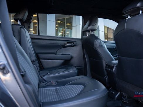 Used 2022 Toyota Highlander XSE image 15